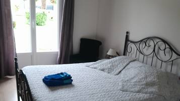 3 bedrooms, bed sheets