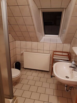 Douche, serviettes fournies