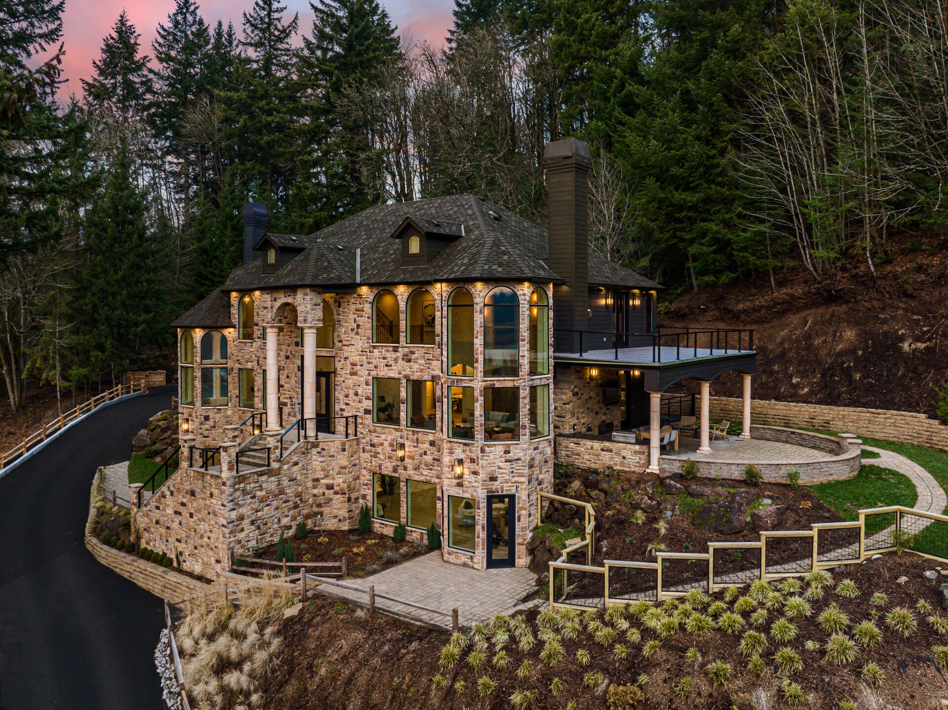 Modern Chateau on private hillside with breathtaking views of the Columbia River