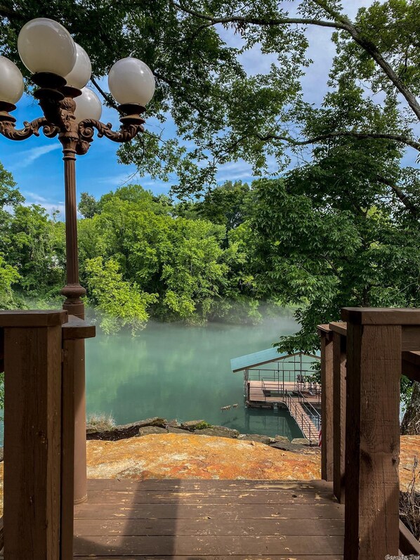 Property grounds - Beautiful House on the River! Book now for Spring & Summer 2025! (Pangburn)