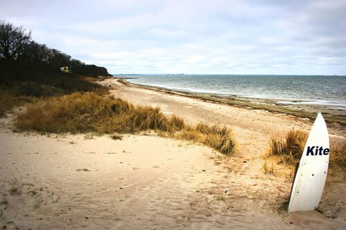 Modernes Holzhaus am Bodden mit zwei kombinierbaren Wohnungen