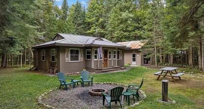 Peaceful Pines Cottage 5 minutes from Old Forge - Lake Access to Lake Tekini