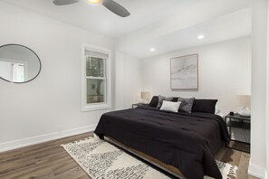 4 habitaciones, tabla de planchar con plancha, wifi y ropa de cama 