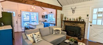 Cottage Close to Lake & Resort w Fireplace&FirePit