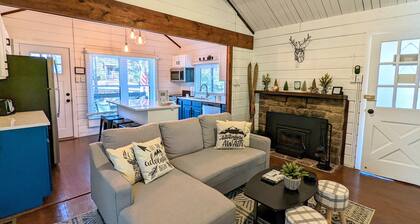 Cottage Close to Lake & Resort w Fireplace&FirePit