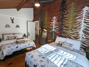 2 slaapkamers, een bureau, reisbedje, wifi