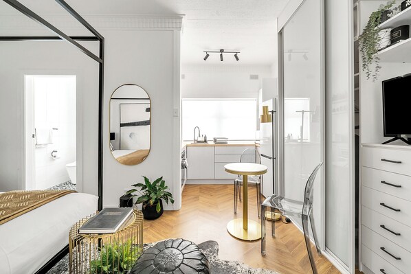 1 bedroom, iron/ironing board, internet, bed sheets