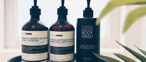 Suihku, hiustenkuivaaja