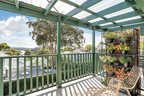 Property grounds - Harbourside pad with waterfront views (McMahons Point)