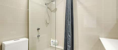 Dusche, Regendusche, Haartrockner, Shampoo