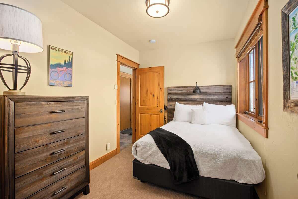 4 bedrooms, iron/ironing board, travel crib, WiFi