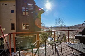 Outdoor dining - Majestic Park - 4 Bed/4 Bathroom with Easy Ski  and Core Trail Access (Steamboat Springs)