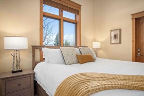 4 habitaciones, tabla de planchar con plancha, cuna de viaje y wifi 