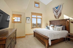 4 bedrooms, iron/ironing board, travel crib, WiFi