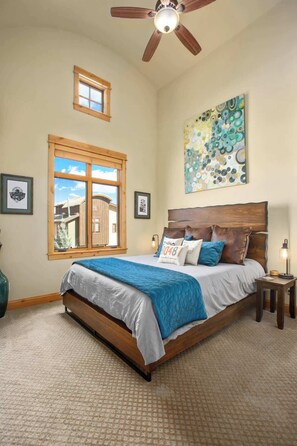 4 soverom, strykejern/-brett, reiseseng for barn og wi-fi