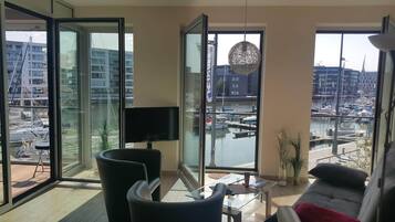 Smart-TV, Bücher, Stereoanlage