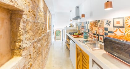 Mallorquinischens Haus oberhalb Palmas mit großartigem Meerblick