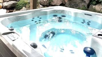 Bañera de hidromasaje exterior