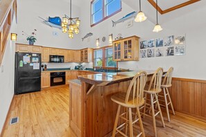 冰箱、微波炉、烤箱、炉灶