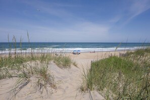 On the beach - 5010 - Once Upon A Tide - Oceanfront KDH Escape w/ Beach Access (Kill Devil Hills)