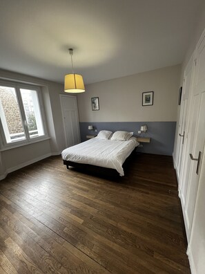 2 chambres, fer et planche à repasser, lit parapluie, Wi-Fi gratuit