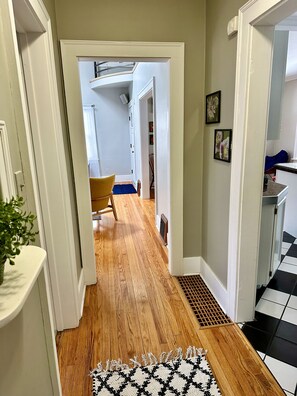 Interior - The Garden Loft Bungalow- Dundee Close To Everything Omaha! (Omaha)