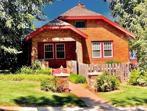 Exterior - The Garden Loft Bungalow- Dundee Close To Everything Omaha! (Omaha)