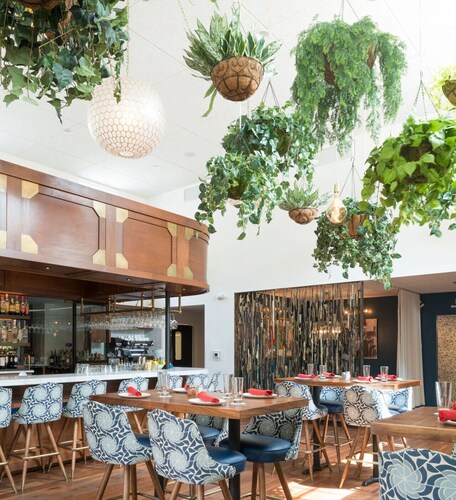 Welcome to your ultimate large-group retreat! Whether you’re celebrating a reunion, a weekend getaway, or a special occasion — this spacious 8-bedroom home comfortably sleeps up to 16 guests, combining comfort, fun and convenience all in one place.