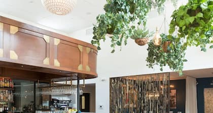 Welcome to your ultimate large-group retreat! Whether you’re celebrating a reunion, a weekend getaway, or a special occasion — this spacious 8-bedroom home comfortably sleeps up to 16 guests, combining comfort, fun and convenience all in one place.