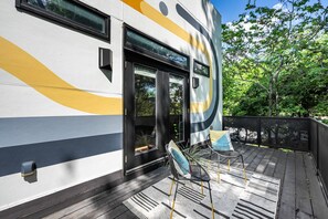 Terrace/patio - Welcome to your ultimate large-group retreat! Whether you’re celebrating a reunion, a weekend getaway, or a special occasion — this spacious 8-bedroom home comfortably sleeps up to 16 guests, combining comfort, fun and convenience all in one place. (Austin)