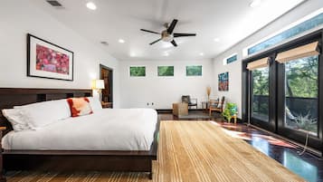 8 habitaciones, escritorio y tabla de planchar con plancha