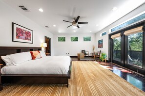 8 bedrooms, desk, iron/ironing board, travel crib - Welcome to your ultimate large-group retreat! Whether you’re celebrating a reunion, a weekend getaway, or a special occasion — this spacious 8-bedroom home comfortably sleeps up to 16 guests, combining comfort, fun and convenience all in one place. (Austin)