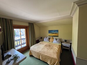 3 室のベッドルーム、アイロン / アイロン台、ベッドシーツ