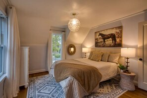 6 bedrooms, desk, free WiFi, bed sheets