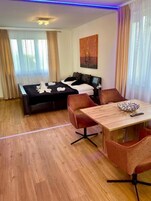 Apartamento superior | Cortinas blackout, Wi-Fi de cortesia, roupa de cama