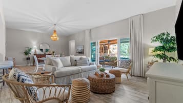 TV connectée, cheminée, jeux vidéo, table de tennis de table