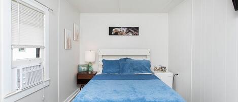 1 sovrum, internet och sängkläder