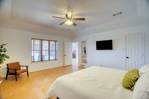 4 bedrooms, iron/ironing board, travel crib, free WiFi