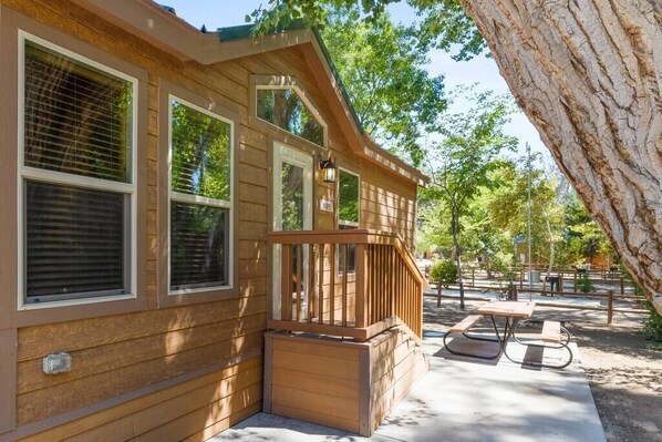 Property grounds - Riverwalk Cabin at KRS Campground (Cabin 21) (Kernville)
