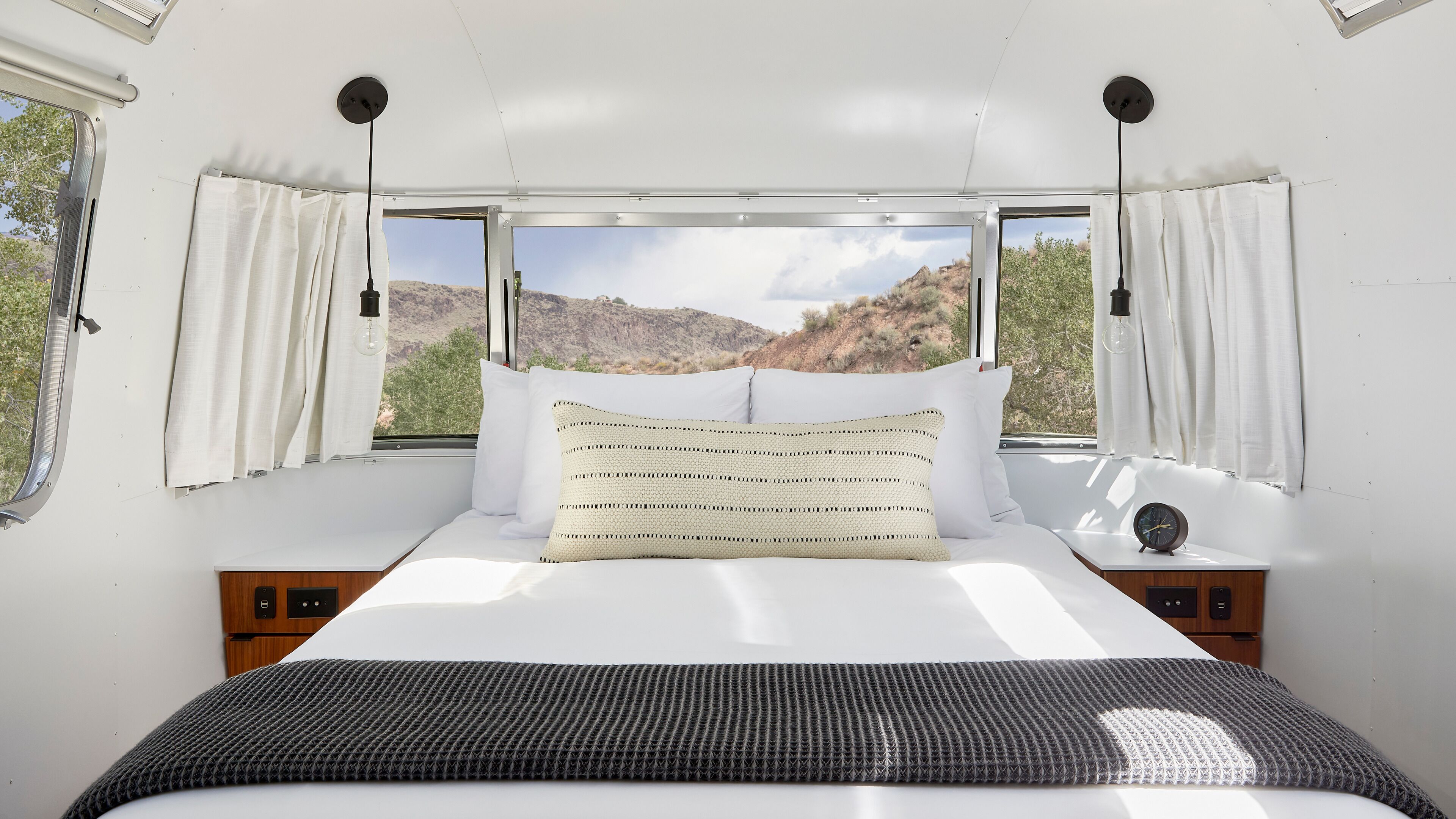 Laptop workspace, free WiFi, bed sheets