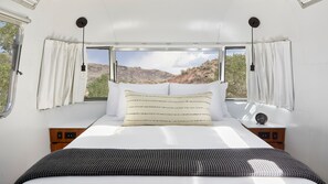 Espacio para trabajar con laptop, wifi gratis y ropa de cama 