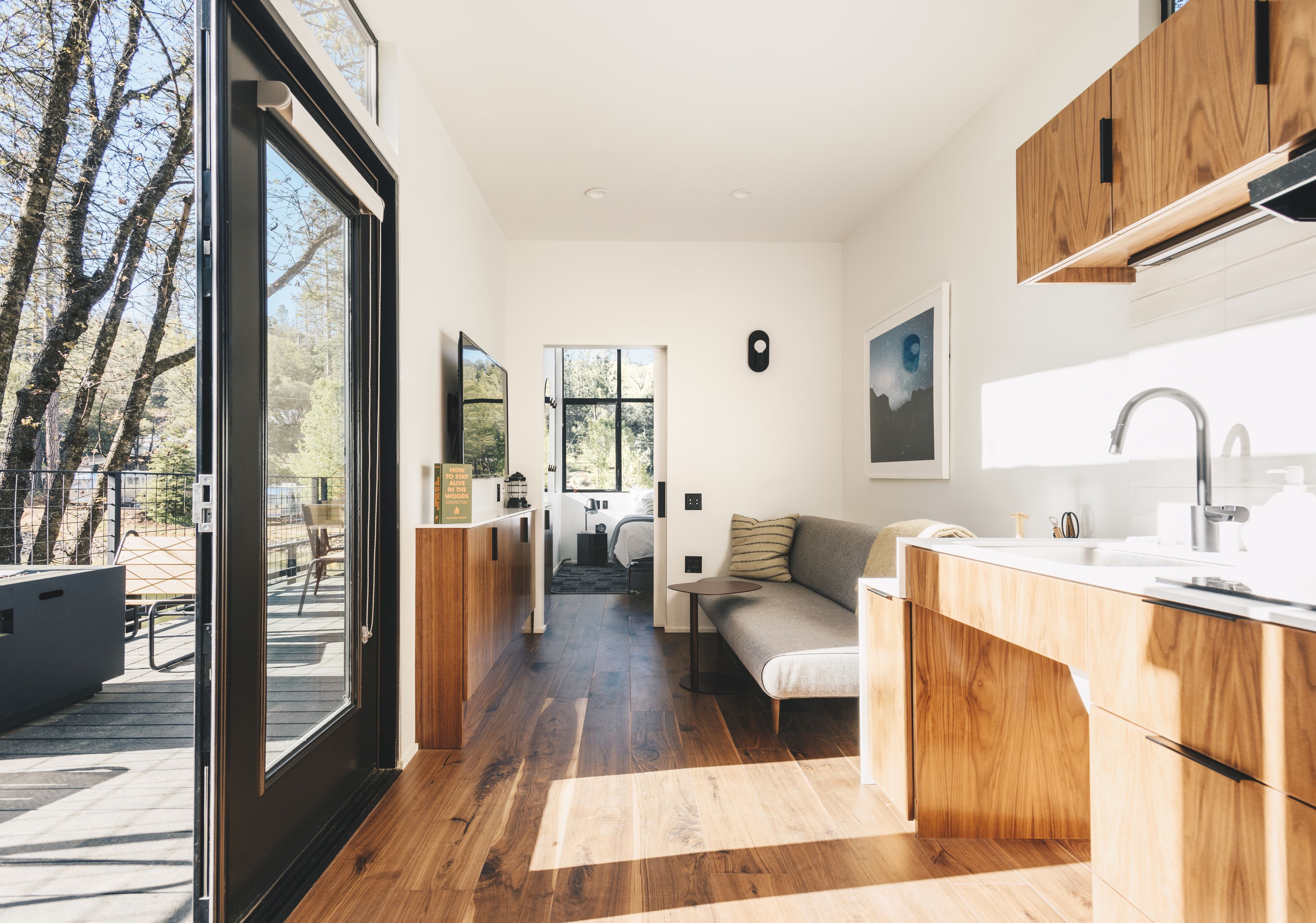 Laptop workspace, free WiFi, bed sheets