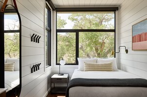 Laptop workspace, free WiFi, bed sheets