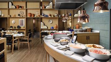 Desayuno buffet todos los días (con cargo)