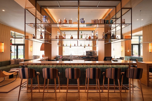 Pemandangan kolam renang, dibuka setiap hari