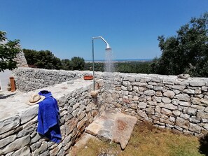 Property grounds - Trulli in historic farmhouse in panoramic position between sea and hills (Puglia)