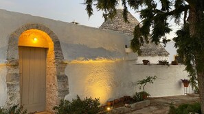 Exterior - Trulli in historic farmhouse in panoramic position between sea and hills (Puglia)
