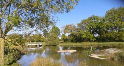 Holiday home with lake and grounds for families and groups.