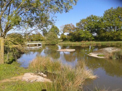 Holiday home with lake and grounds for families and groups.