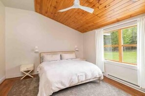 4 bedrooms, iron/ironing board, travel cot, WiFi